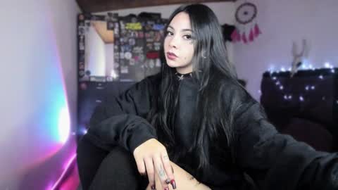 Snapshot of emilyrymer chatting on 01.28.25 Emily Support me to have 100 likes plx online show from 01.28.25