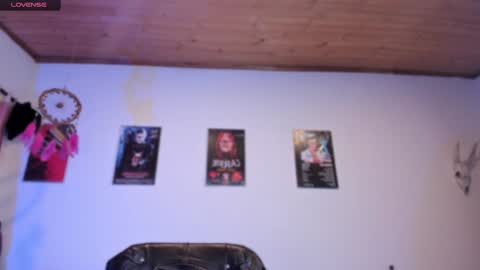 Snapshot of emilyrymer chatting on 02.01.25 Emily Support me to have 100 likes plx online show from 02.01.25