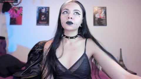 Snapshot of emilyrymer chatting on 02.08.25 Emily Support me to have 100 likes plx online show from 02.08.25