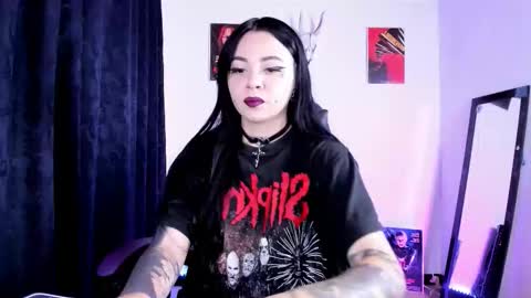 Snapshot of emilyrymer chatting on 09.27.25 Emily Support me to have 100 likes plx online show from 09.27.25