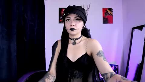 Snapshot of emilyrymer chatting on 09.28.25 Emily Support me to have 100 likes plx online show from 09.28.25