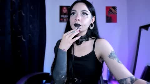 Snapshot of emilyrymer chatting on 10.16.25 Emily Support me to have 100 likes plx online show from 10.16.25