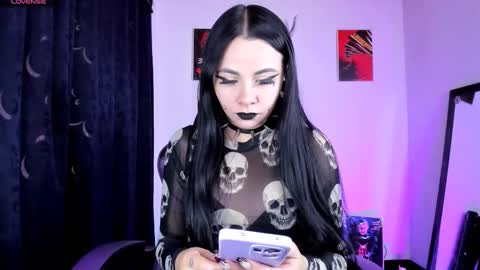 Snapshot of emilyrymer chatting on 10.29.25 Emily Support me to have 100 likes plx online show from 10.29.25