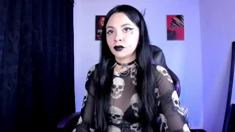 Snapshot of emilyrymer chatting on 11.12.25 Emily Support me to have 100 likes plx online show from 11.12.25