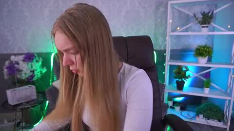 Snapshot of emilysunshines chatting on 12.17.25 MY NAME IS Emily WELCOME EVERYONE I WILL BE HAPPY TO GIVE YOU WHAT YOU HAVE DREAMED OF FOR SO LONG online show from 12.17.25