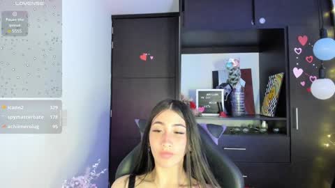 Snapshot of emilytafur chatting on 02.01.25 Emy online show from 02.01.25
