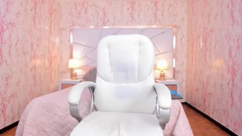 Emily  2200 - 600GMT-5 online show from 10.05.25