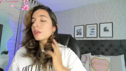 Snapshot of emma__smith01 chatting on 02.18.25 Emma online show from 02.18.25