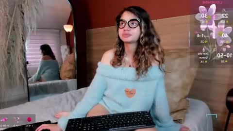 Snapshot of emma_bloom__ chatting on 12.19.25 Emma Bloom online show from 12.19.25