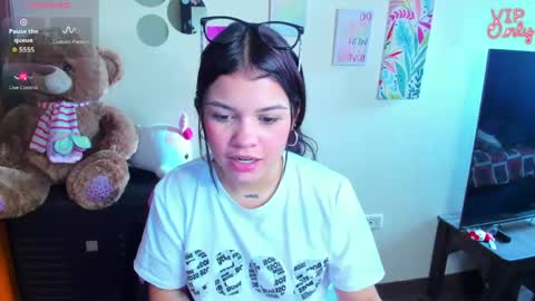 Snapshot of emma_boo_ chatting on 05.25.26 emma_boo_ online show from 05.25.26