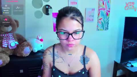 Snapshot of emma_boo_ chatting on 06.15.26 emma_boo_ online show from 06.15.26