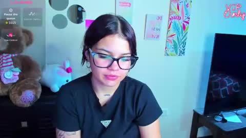 Snapshot of emma_boo_ chatting on 06.22.26 emma_boo_ online show from 06.22.26