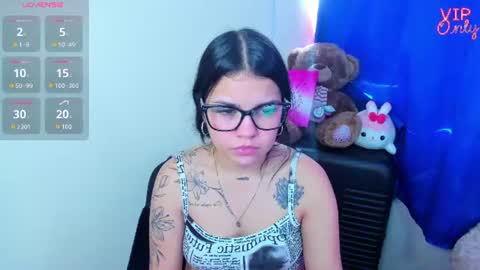 Snapshot of emma_boo_ chatting on 07.28.26 emma_boo_ online show from 07.28.26