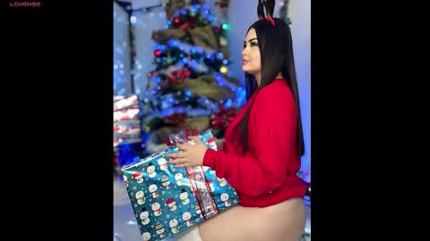 Snapshot of emma_brown022 chatting on 12.22.25 emma online show from 12.22.25