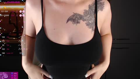 Snapshot of emma_bryan chatting on 12.10.24 Emma online show from 12.10.24