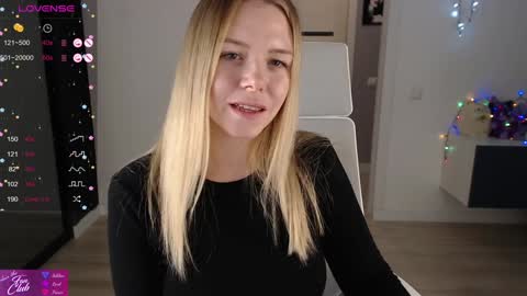 Snapshot of emma_bryan chatting on 12.11.24 Emma online show from 12.11.24