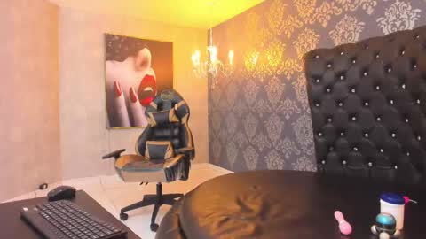 Snapshot of emma_bs chatting on 09.20.25 Im Emma  online show from 09.20.25