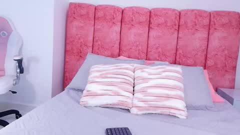 Snapshot of emma_curvy1 chatting on 11.07.25 Emma online show from 11.07.25