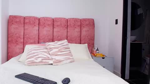 Snapshot of emma_curvy1 chatting on 11.08.25 Emma online show from 11.08.25