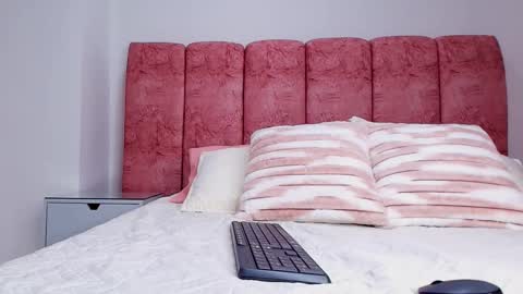 Snapshot of emma_curvy1 chatting on 11.11.25 Emma online show from 11.11.25