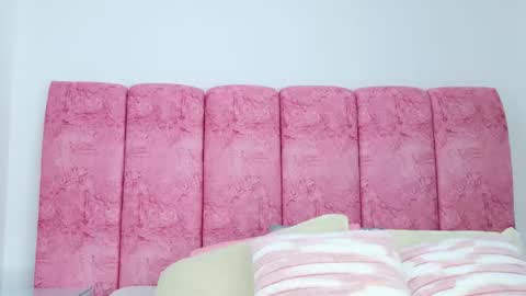 Snapshot of emma_curvy1 chatting on 12.21.25 Emma online show from 12.21.25