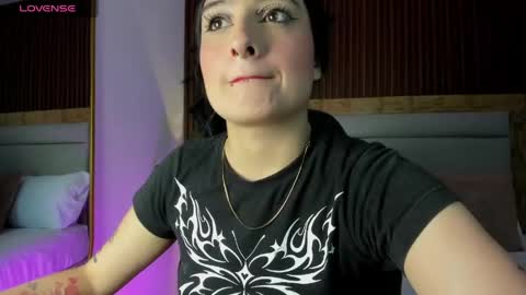 Snapshot of emma_hiltonn_ chatting on 05.12.26 E M M A online show from 05.12.26