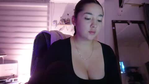 Snapshot of emma_johnson_ chatting on 12.11.24 emma_johnson_ online show from 12.11.24