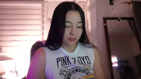 Snapshot of emma_johnson_ chatting on 12.13.24 emma_johnson_ online show from 12.13.24