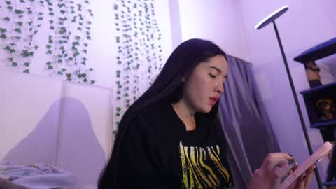 Snapshot of emma_johnson_ chatting on 12.17.25 emma_johnson_ online show from 12.17.25