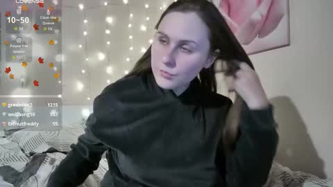 Snapshot of emma_just chatting on 11.27.25 emma_just online show from 11.27.25