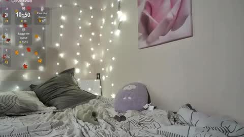 Snapshot of emma_just chatting on 12.01.25 emma_just online show from 12.01.25