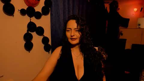 Snapshot of emma_luxy chatting on 10.31.25  emma luxy online show from 10.31.25