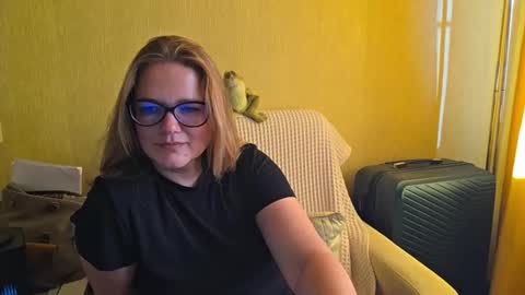 Snapshot of emma_misty_ chatting on 09.22.25 emma_misty_ online show from 09.22.25