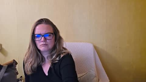 Snapshot of emma_misty_ chatting on 10.06.25 emma_misty_ online show from 10.06.25