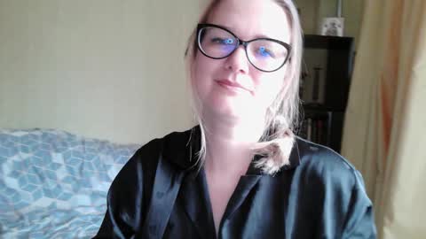 Snapshot of emma_misty_ chatting on 10.21.25 emma_misty_ online show from 10.21.25