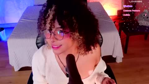 Snapshot of emma_nakamura chatting on 05.21.26 online show from 05.21.26