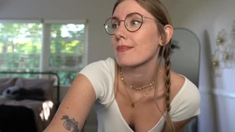 Snapshot of emma_ruby chatting on 10.23.25 Emma Ruby online show from 10.23.25
