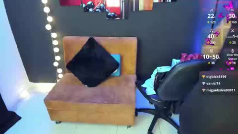 Snapshot of emma_s3xxy chatting on 02.12.25 emma online show from 02.12.25