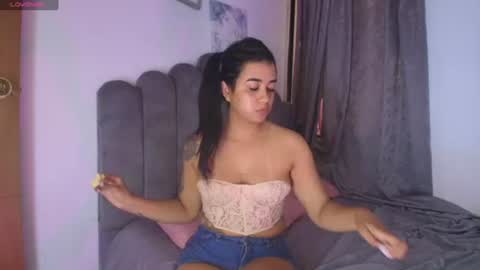 Snapshot of emma_saenz01 chatting on 07.28.26 emma_saenz01 online show from 07.28.26