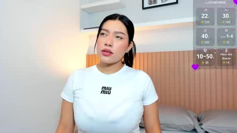 Snapshot of emma_walton_ chatting on 11.15.25 online show from 11.15.25