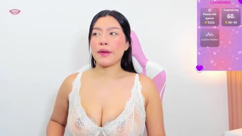 Snapshot of emma_walton_ chatting on 12.04.25 online show from 12.04.25