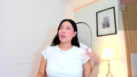 Snapshot of emma_walton_ chatting on 12.14.25 online show from 12.14.25