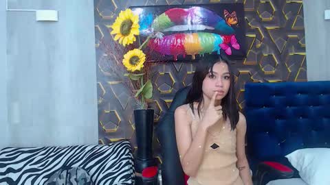Snapshot of emma_willians_ chatting on 10.12.25 EMMA online show from 10.12.25