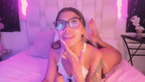 emmaa00_ online show from 06.04.26
