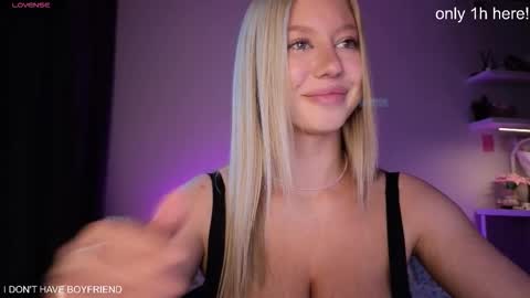 Snapshot of emmaandjake chatting on 03.10.26 emmaandjake online show from 03.10.26