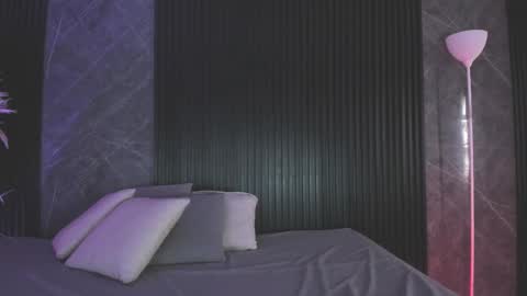 Snapshot of emmaclark_1 chatting on 02.25.26 emmaclark_1 online show from 02.25.26