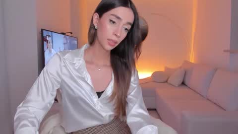 Snapshot of emmacorrea chatting on 10.25.25 Emma voger online show from 10.25.25