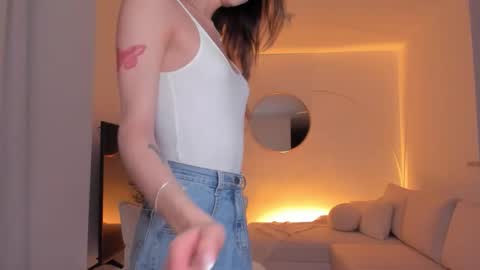 Snapshot of emmacorrea chatting on 10.28.25 Emma voger online show from 10.28.25