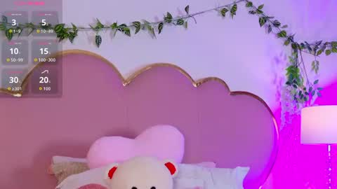 Snapshot of emmacrush chatting on 07.25.26 Welcome Im yosein Your love is my passion activate it with your tips and enjoy with me online show from 07.25.26