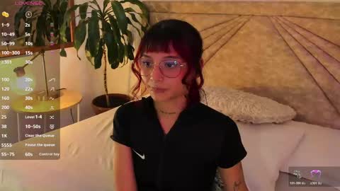 Snapshot of emmaduff_ chatting on 04.22.26 online show from 04.22.26